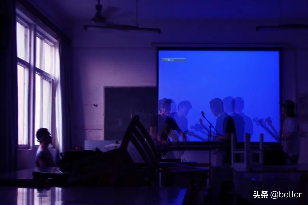 这家鼓手开的咸鱼咖啡，用音乐和咖啡「摆烂」