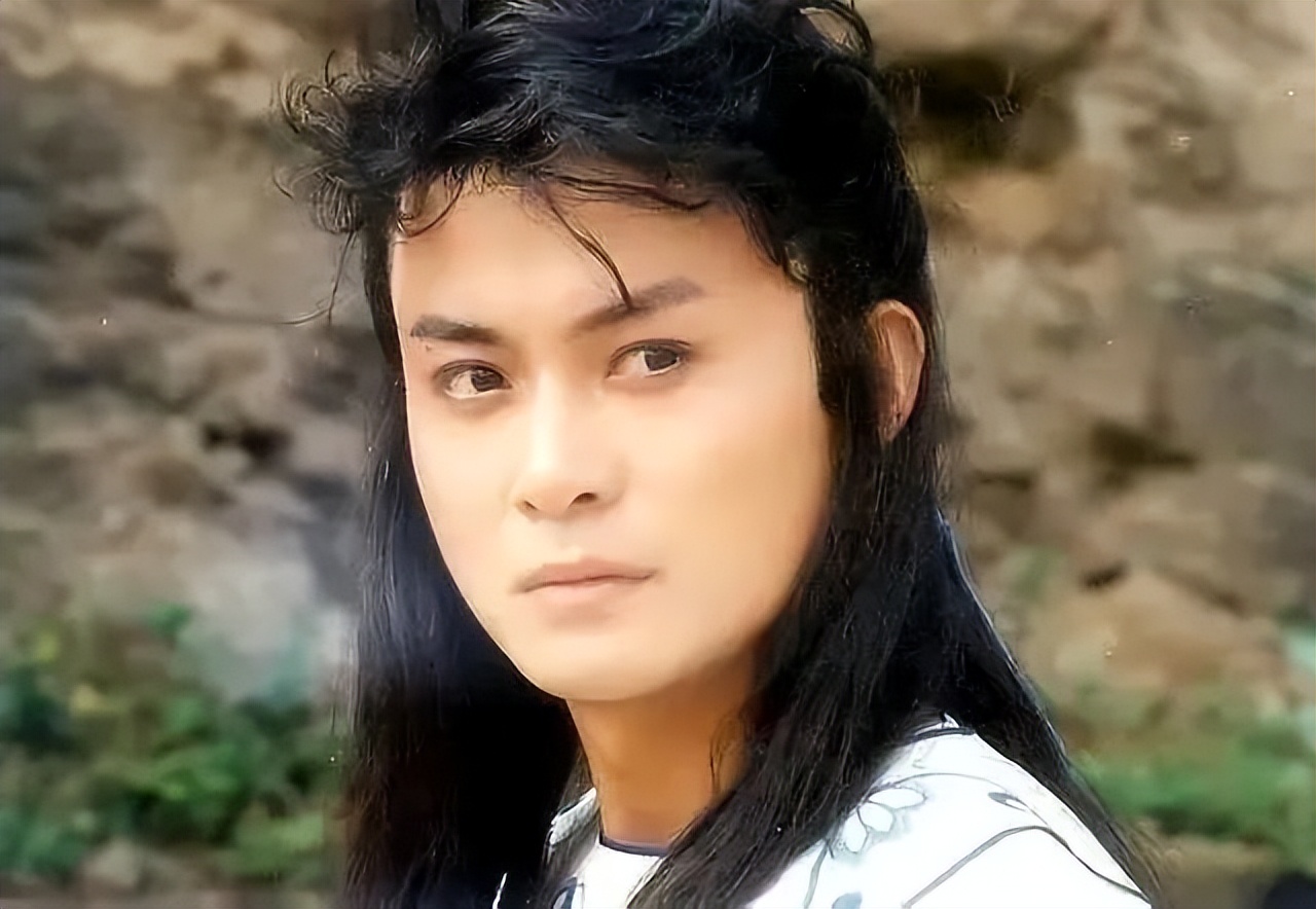 《白眉大侠》27年，10位演员境况差别巨大，男4号已成一线明星