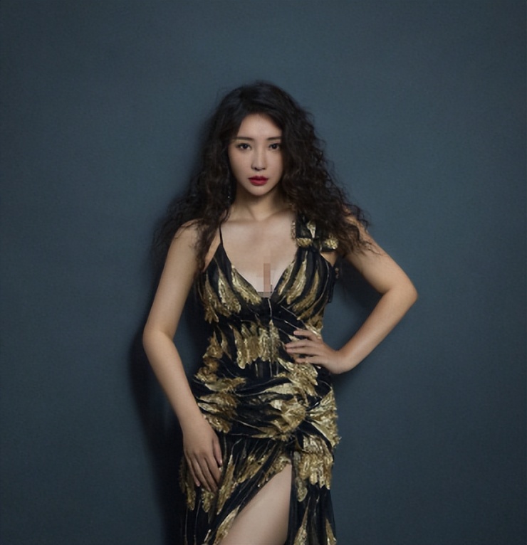 柳岩水蜜桃西装,柳岩水蜜桃礼服