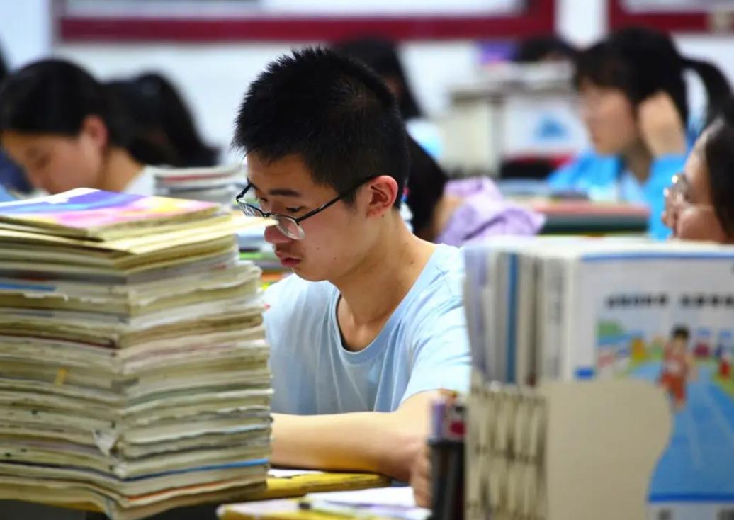 工龄越长越吃香的专业,可以干到退休的五个铁饭碗专业