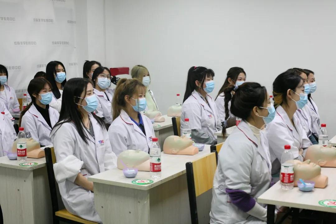 职工职业技能大赛举行,全区职工职业技能大赛启动