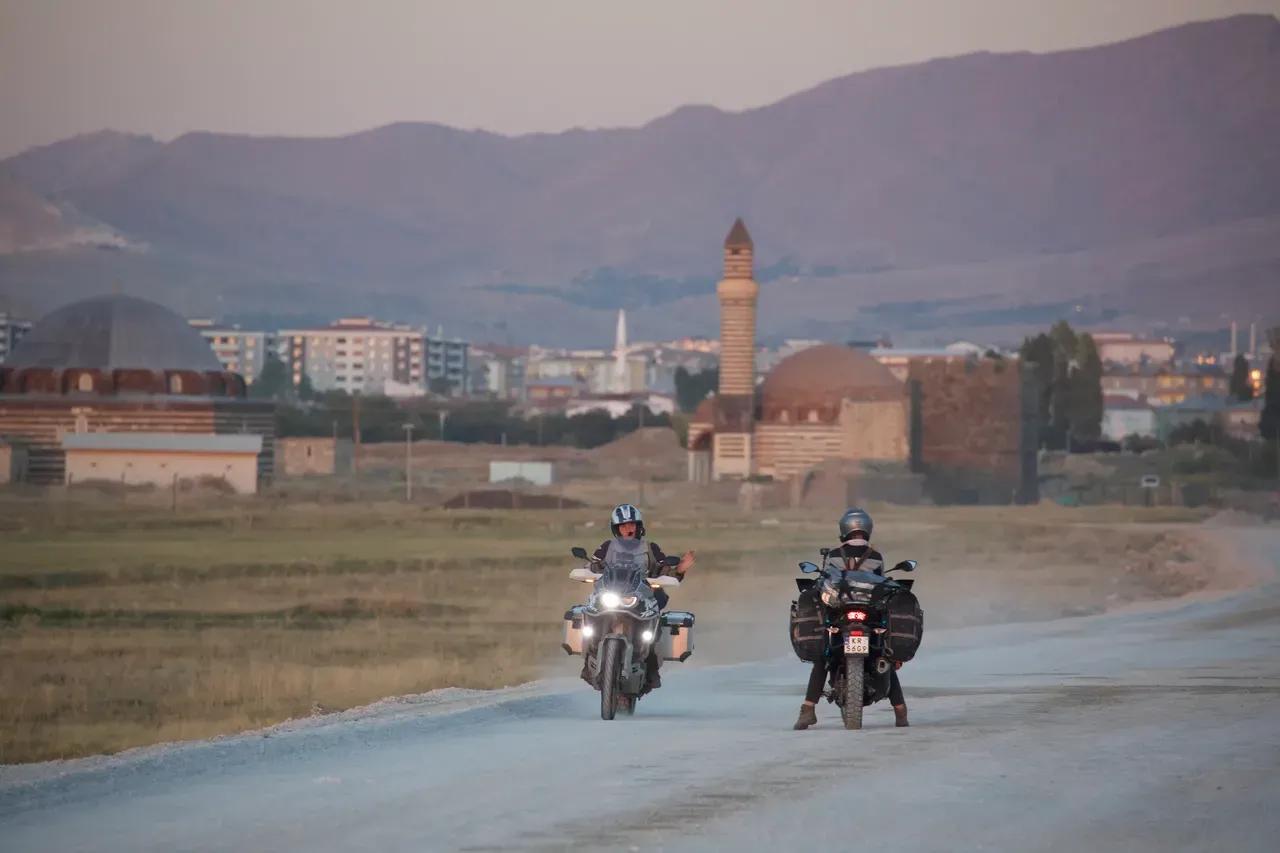 90后波兰美女远嫁山西，会五国语言，骑摩托车环游世界，又酷又美