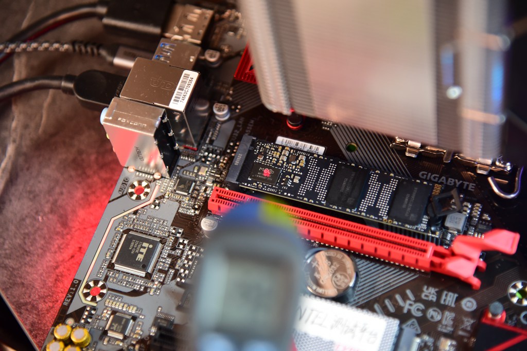 宏碁掠夺者gm7000对比致钛7100,宏碁掠夺者gm7需要什么插口