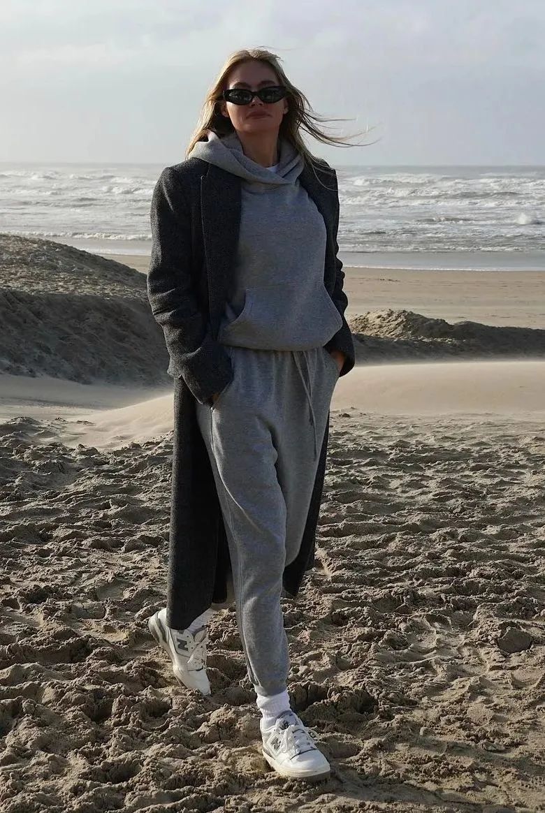 卫衣怎么搭配外套才好看冬天,冬天连帽卫衣怎么搭配洋气女