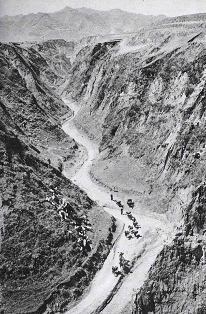 抗战神剧致敬先烈,抗战剧向英雄致敬铭记历史