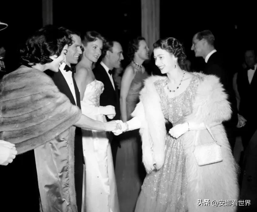 伊丽莎白二世女王的二十五件旷世珠宝