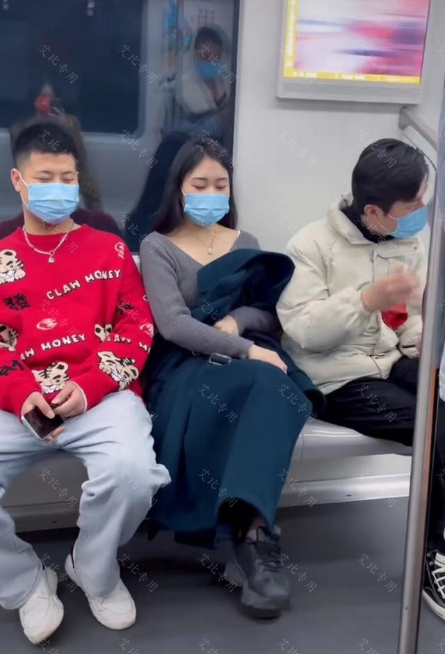 濂冲瓙鍦伴搧涓濊闉嬭韪㈣蛋鍚庣画,濂冲瓙鍦ㄥ湴閾佽鍒掔牬琛ｆ湇