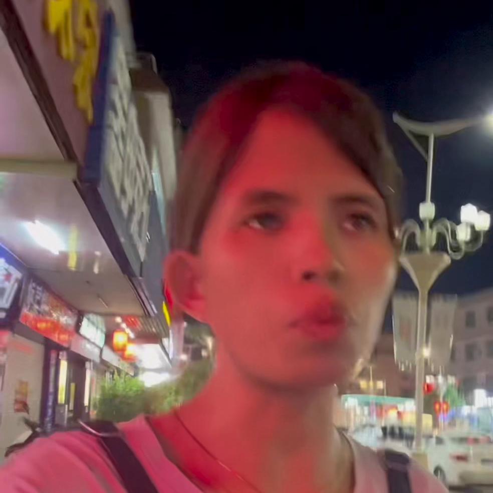 想那么多干嘛，好好直播赚钱养老妈。纸巾29.9元四包纸...