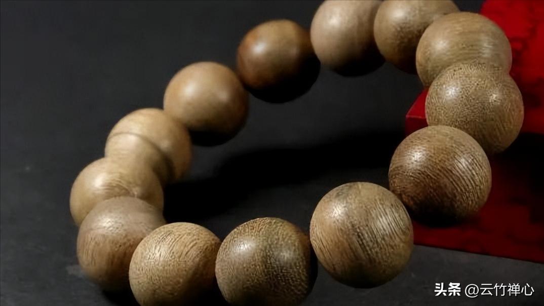 沉香手串开裂怎么回事,沉香手串裂开了怎么回事