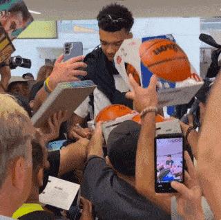 文班亚马这赛季达到马刺期望吗,文班亚马在马刺主场训练