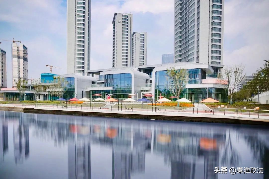 南京地铁11号线效果图,航拍南京地铁11号线旁超大公园