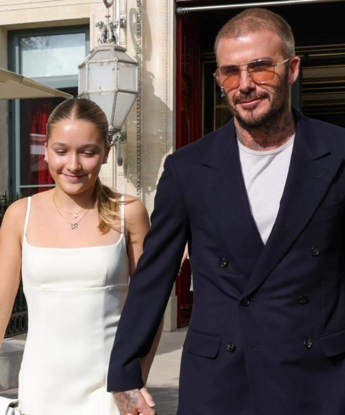 贝克汉姆亲吻小七为女儿庆生,贝克汉姆亲吻球场