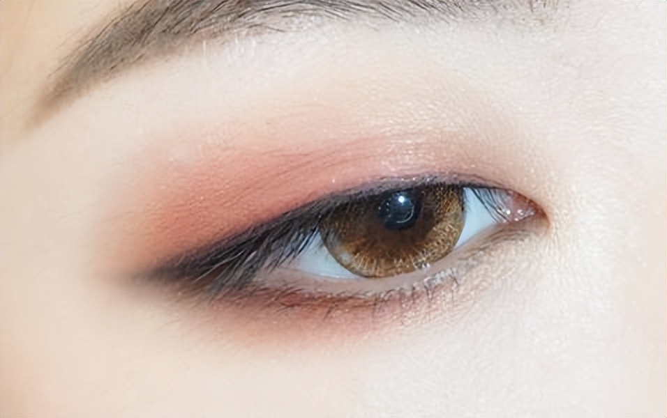 先画眼线还是先画眼影的教程,单眼皮如何画眼影妆初学者教程