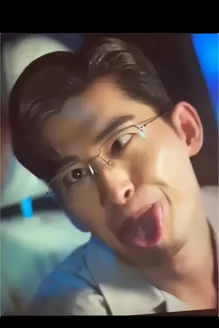 娜扎牛仔裤引争议,娜扎黑色破洞裤