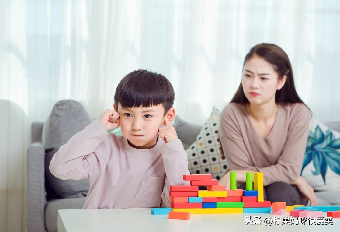 “姑姑手伸太长，夹着我家肉了！”侄子童言无忌让全家人都轻松了