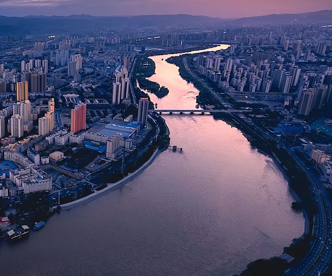 兰州牛肉面一碗有多少面,兰州牛肉面标准几两面