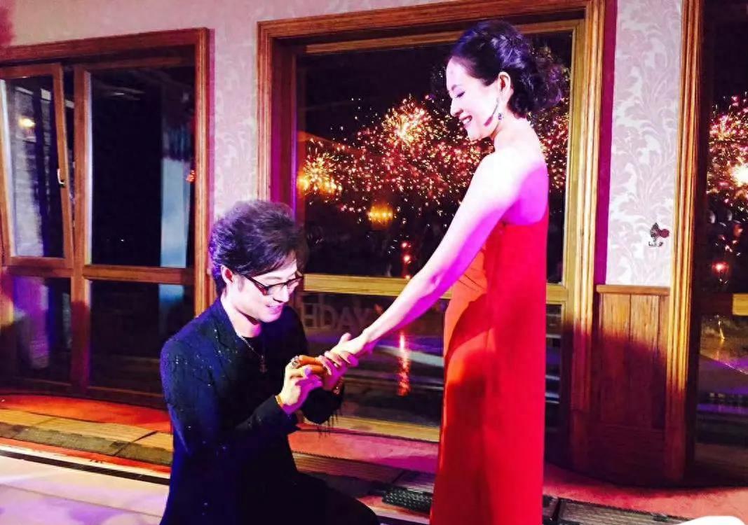 夫妻重逢的画面,夫妻重逢感人瞬间