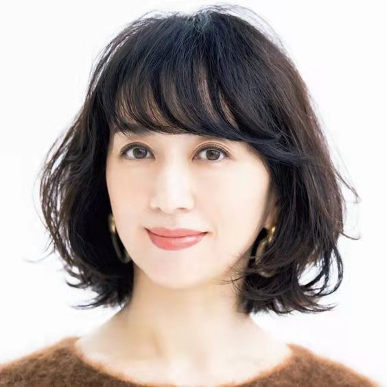 40岁中短发啥头型显年轻,40岁短发啥头型显气质