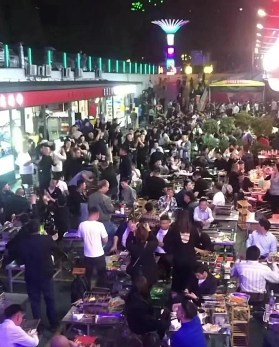 淄博烧烤的烟火味和人情味,淄博烧烤博味小串烧烤