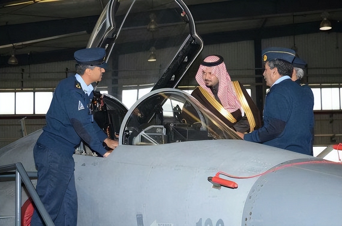 沙特土豪看上了中国车,沙特购买中国052d外媒报道