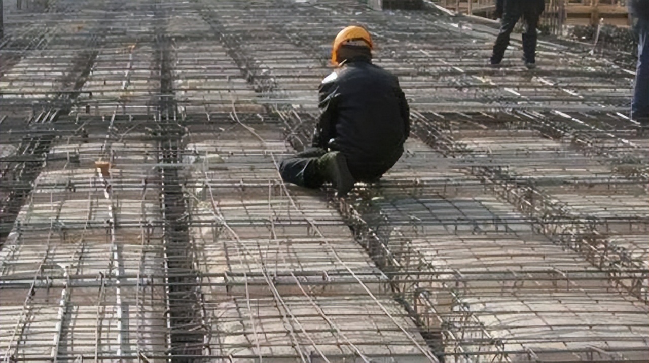 小伙卖彩票一年挣80亿,靠彩票一夜暴富走上人生巅峰