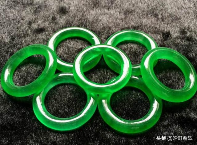 买了翡翠手镯的翠友,7万买的翡翠飘花手镯竟然只值8千