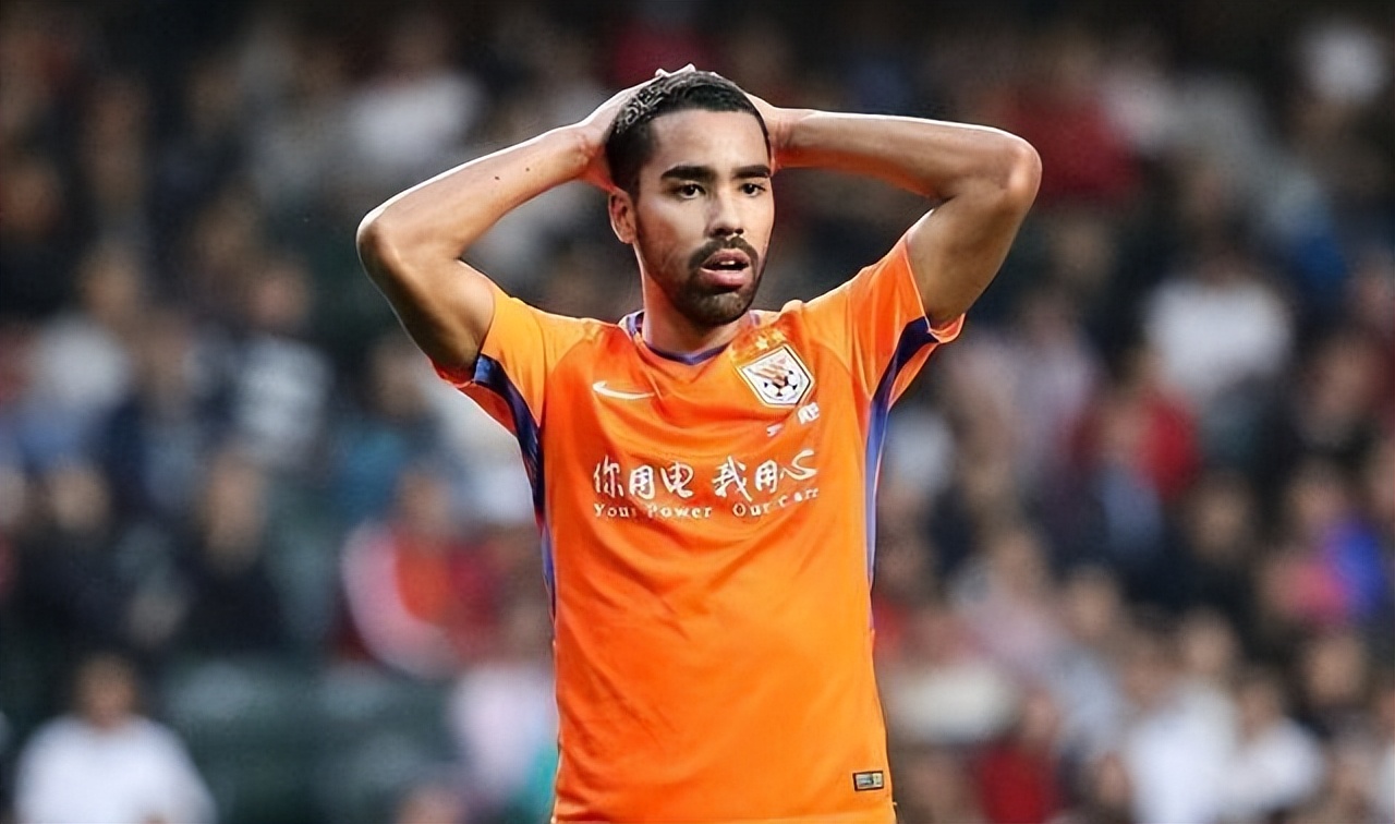 郝伟加入李霄鹏教练组,李霄鹏和郝伟各方面对比