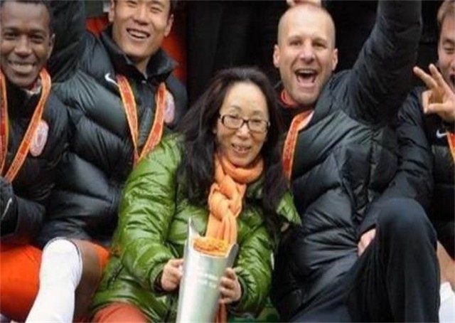 东北女富豪戴秀丽现状,黑龙江首富戴秀丽和她的丈夫