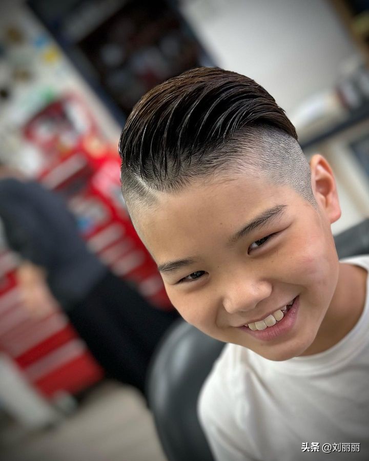 帅气的小男孩有什么帅气的发型,小男孩剪头发最帅的简单发型