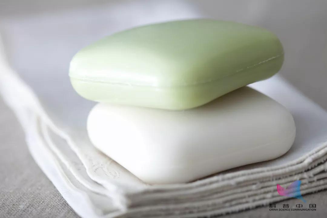 女孩玩火碱重度烧伤后续,小女孩玩火大面积烧伤