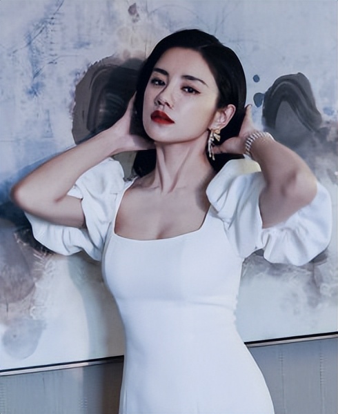 伊一主持人和朱丹交接完整视频,伊一朱丹近况