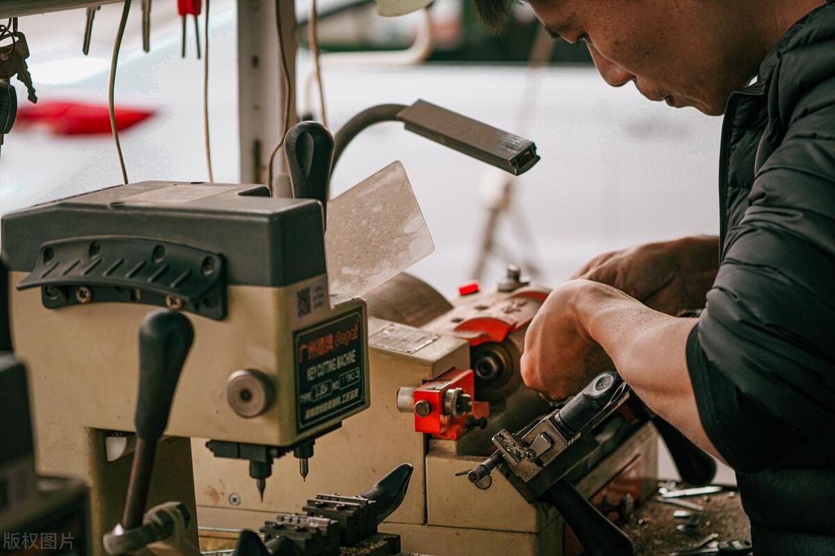 男人50岁做什么工作最合适,能放下面子去赚钱才是真正的体面