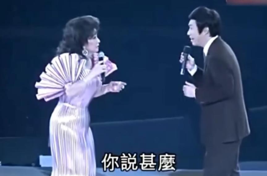 徐小凤怼人场面,周润发致敬徐小凤图文