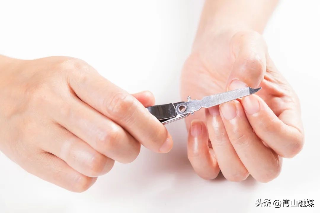 指甲该怎么剪才不容易剪出甲沟炎,怎么剪指甲可以避免甲沟炎