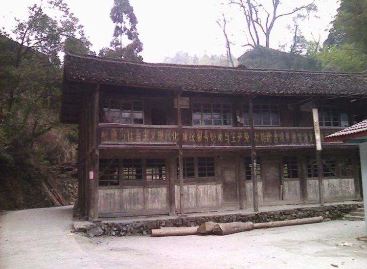 纪念初中毕业五十周年谢老师教育赞母校巨变