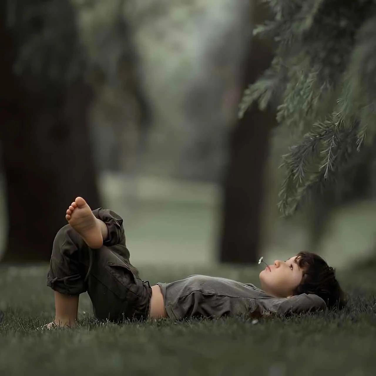 离别孤身一人的男生头像,一个人独自撑伞头像男生真人