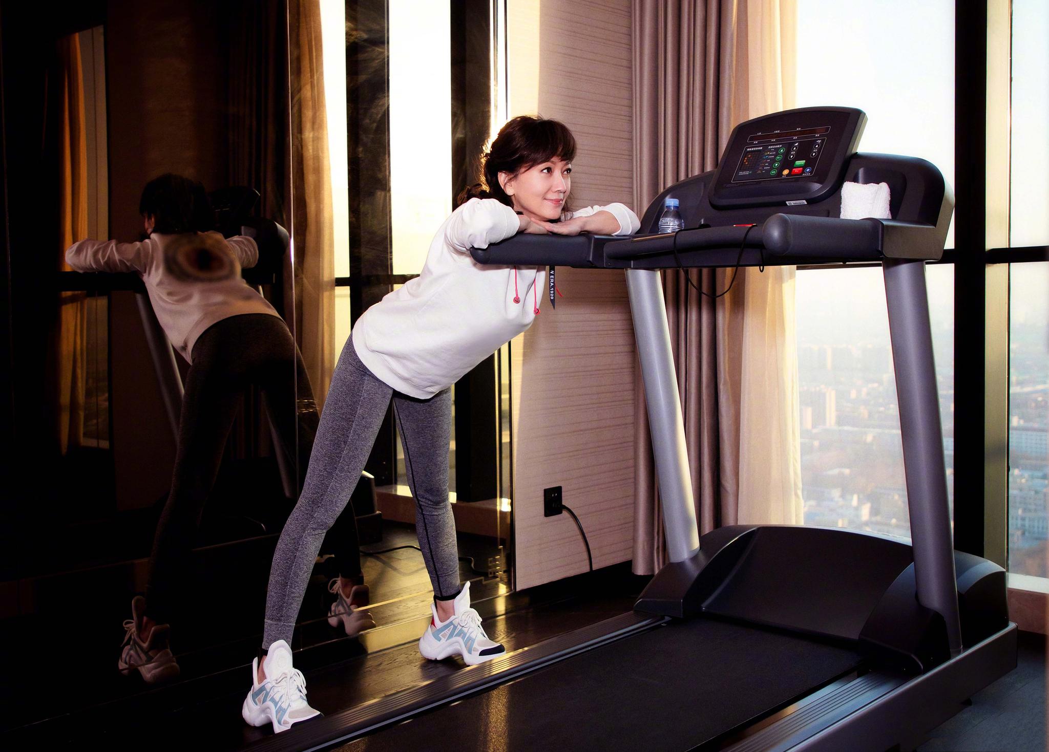 69岁赵雅芝与59岁的叶童庆生,69岁赵雅芝和60岁的叶童同框