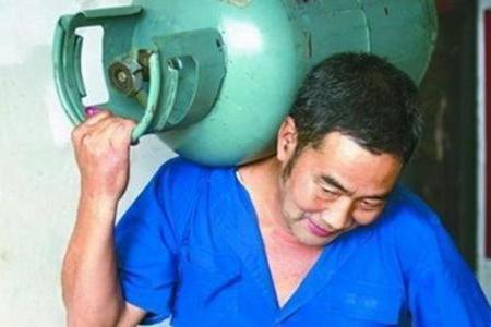 亲生母亲抛弃女儿20年后上门认亲,24年后亲生父母来认亲