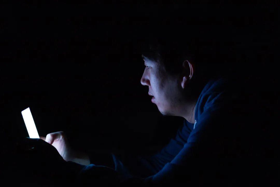 我在深夜做客服，有很多秘密想讲