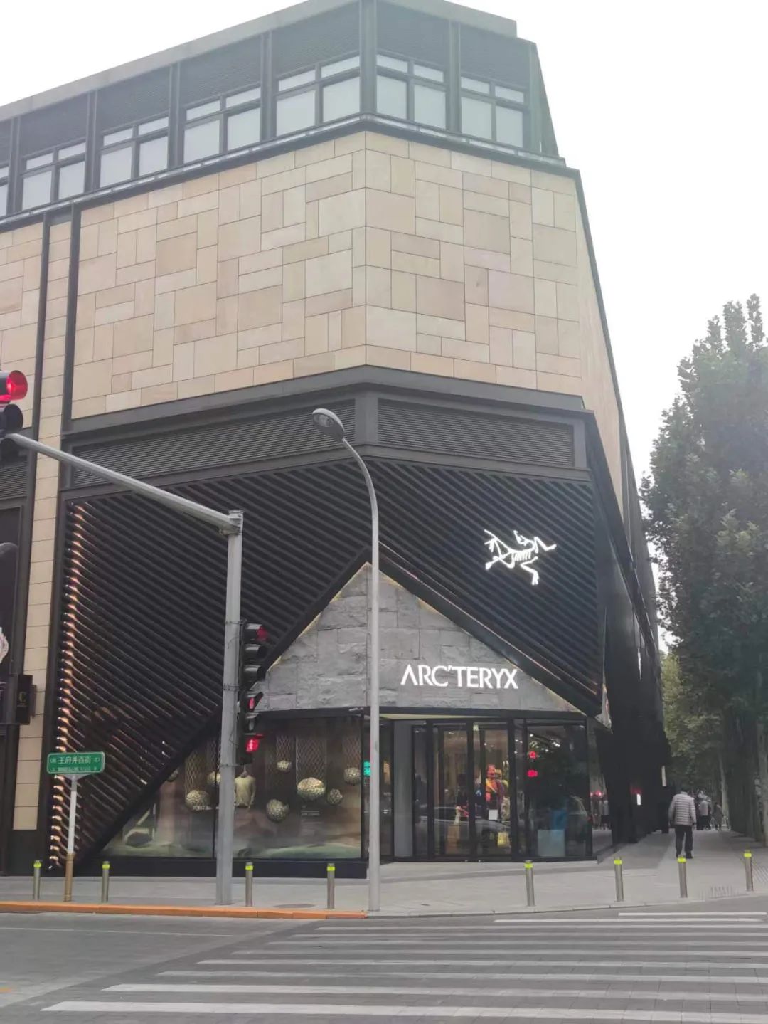 八千元的冲锋衣,冲锋衣八千