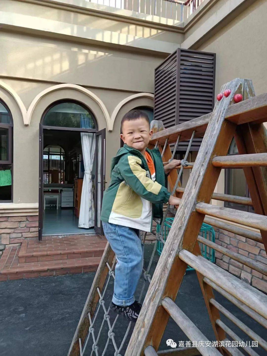 小手的探秘之旅|嘉善县庆安湖滨花园幼儿园小班组课程故事