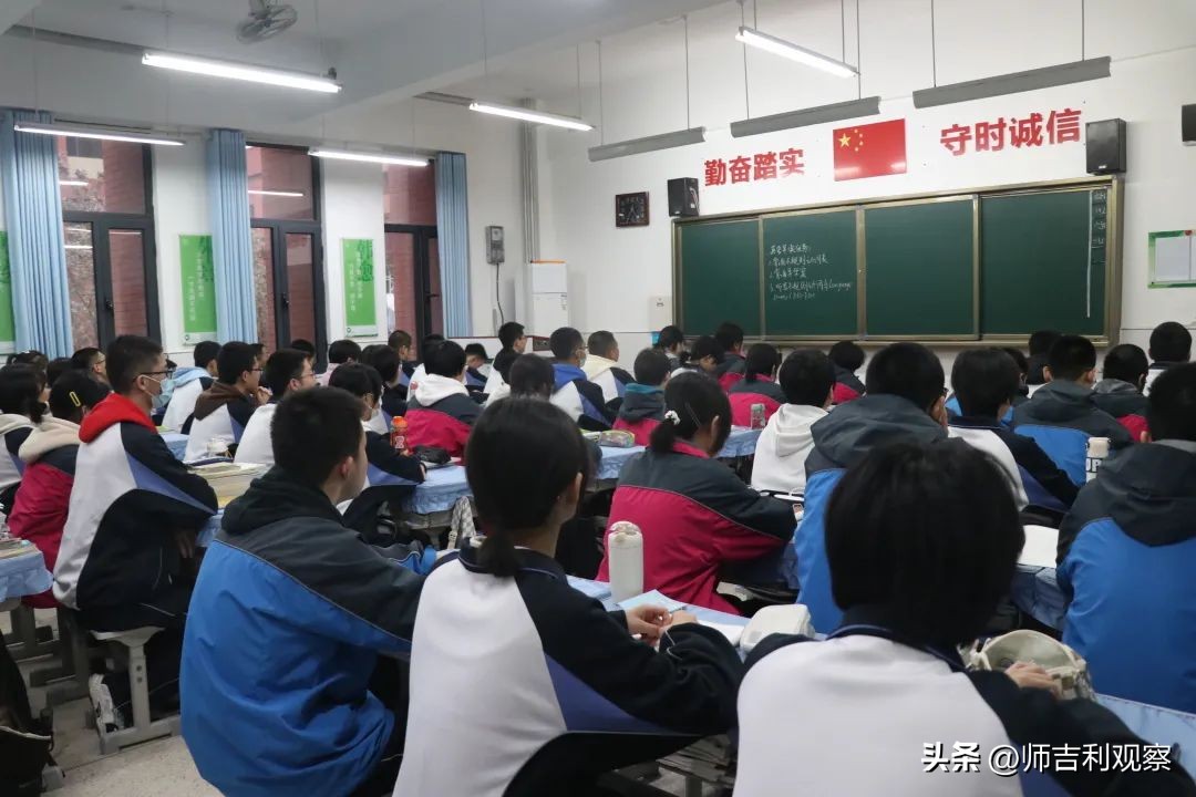 咸阳彩虹高中五四青年节,清明缅怀先烈致敬英雄主题班会