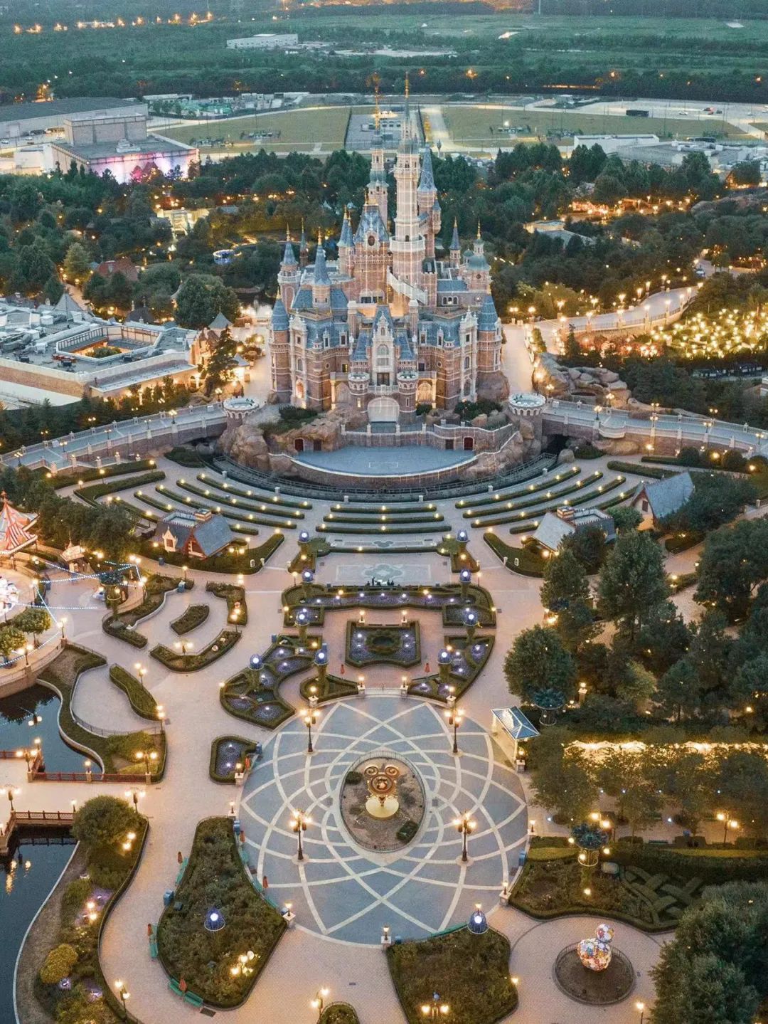 上海迪士尼怎么和玲娜贝儿合影,只有上海迪士尼有玲娜贝儿吗