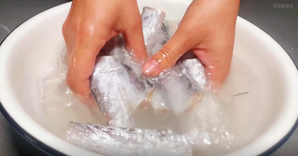 煎带鱼吃怎么样才能让带鱼不粘锅,煎带鱼不掉皮的五个妙招