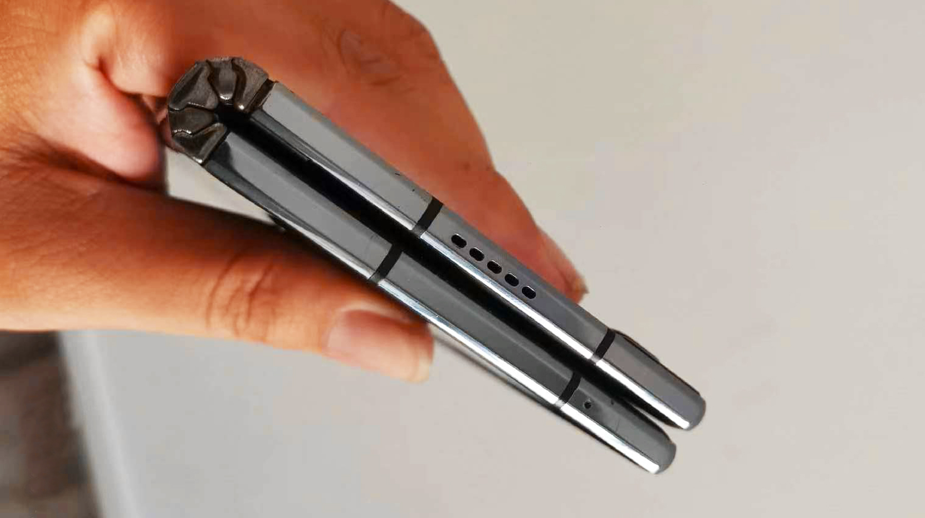 外形充满科幻感，体验这款国产折叠屏手机，摊开之后成小平板电脑