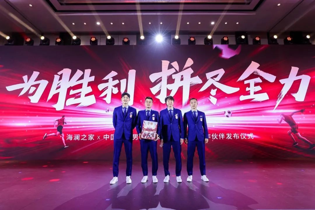 体育比赛搞政治正确！男足和伪球迷谁更该解散？