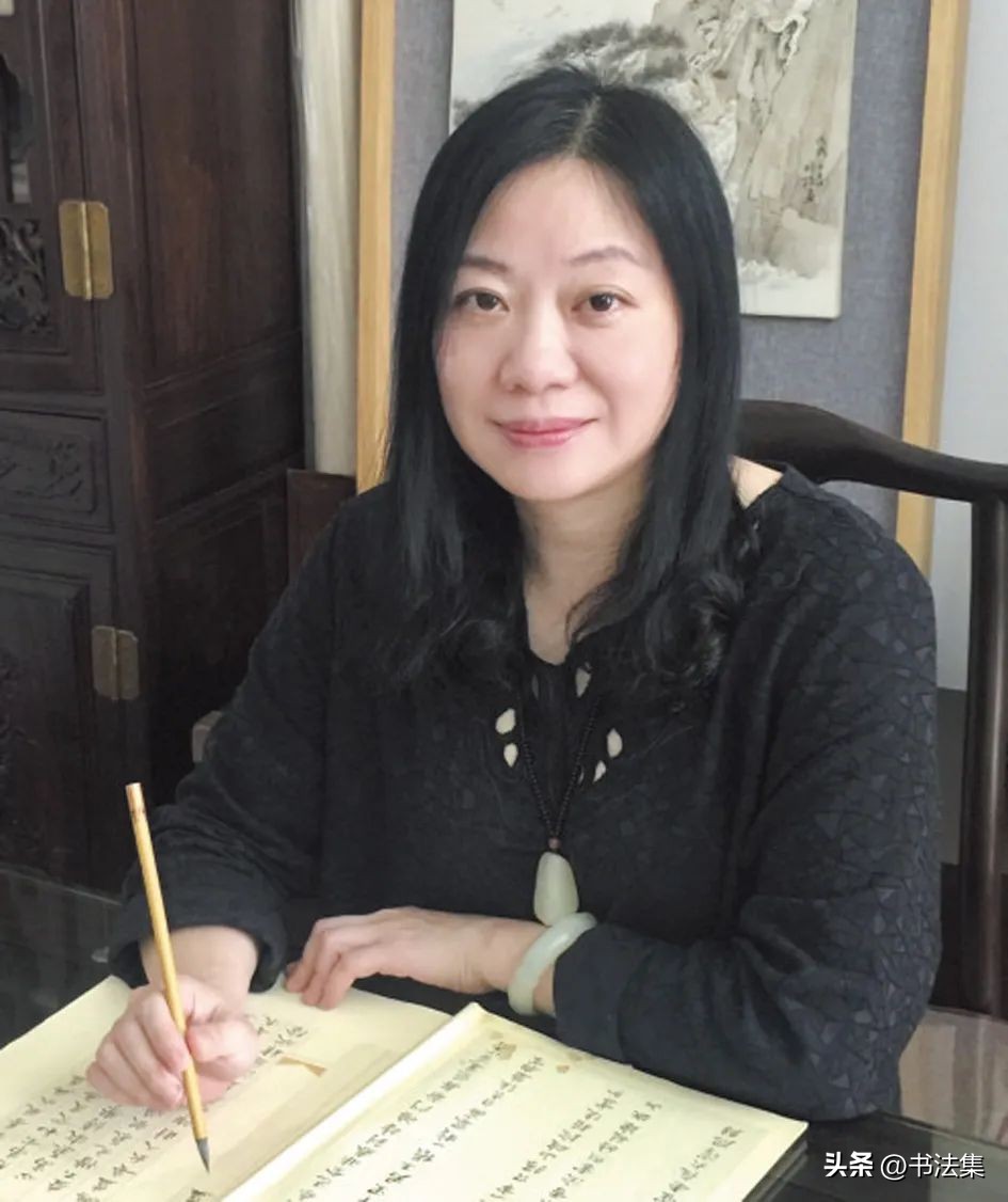 百卉争春——中国书协第八届女书家委员会委员作品选刊