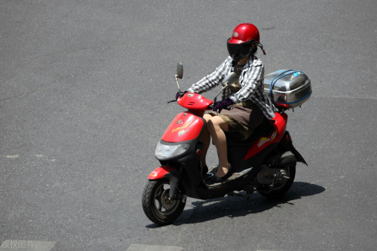 为什么老年代步车不给挂牌,不挂牌的代步车值得买吗