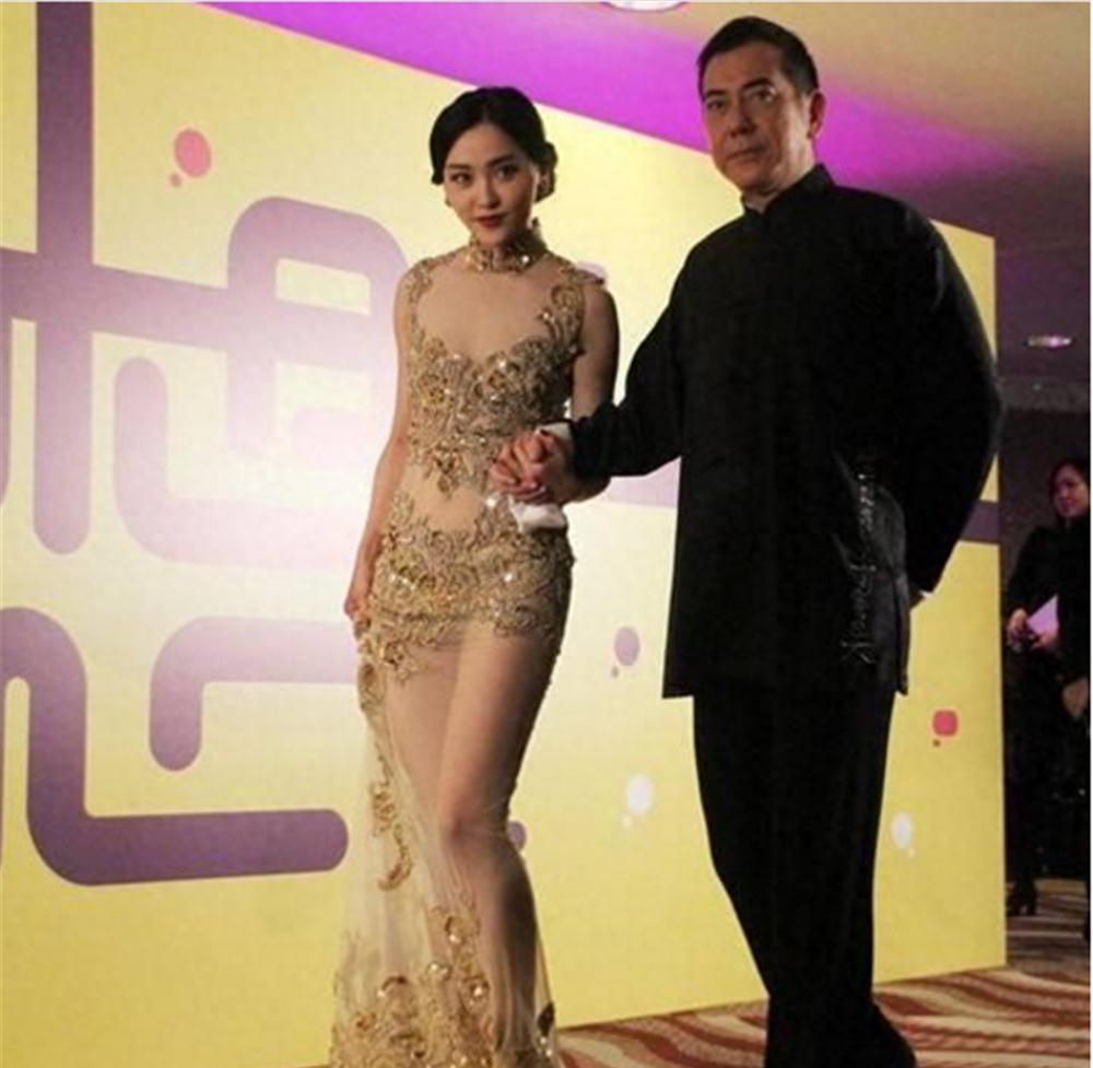 半露*裤内**、露下乳？这些女明星真是把诱惑穿在了身上