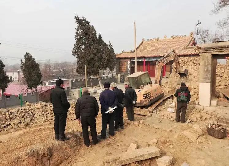 君山镇唯一的乞丐,失去双亲四处流浪,为什么没有生活的烦恼?